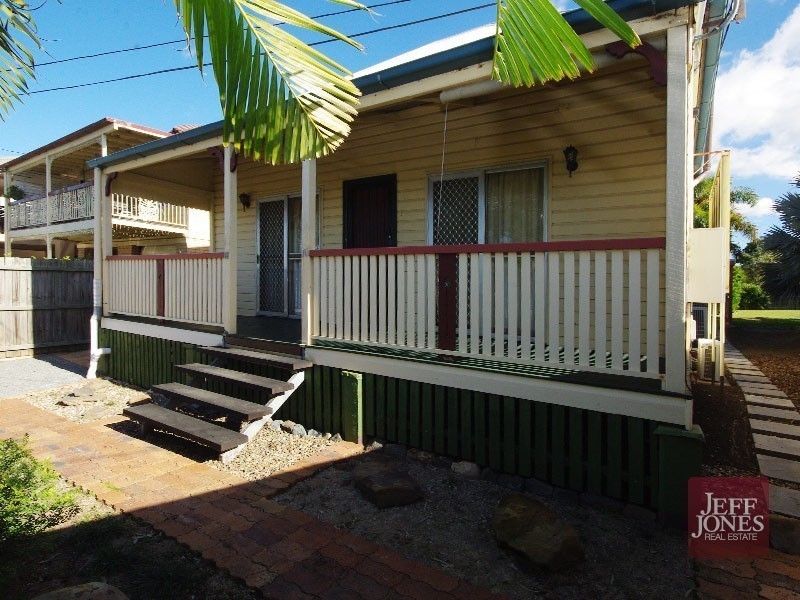 689 Esplanade, Lota QLD 4179