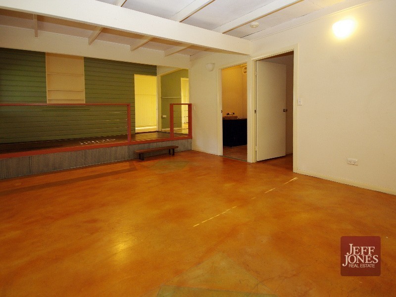 689 Esplanade, Lota QLD 4179