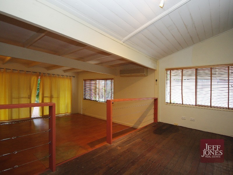 689 Esplanade, Lota QLD 4179