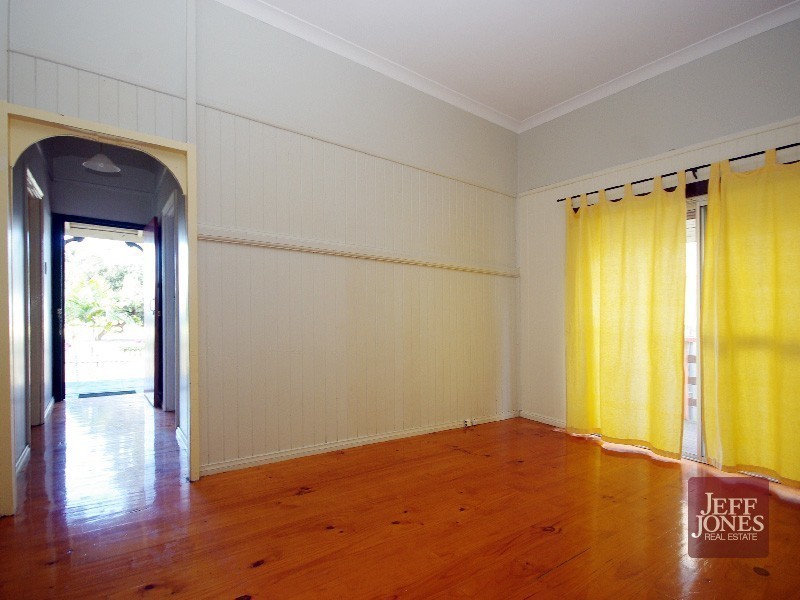 689 Esplanade, Lota QLD 4179