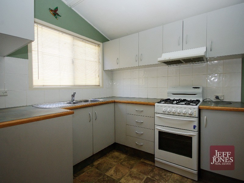 689 Esplanade, Lota QLD 4179