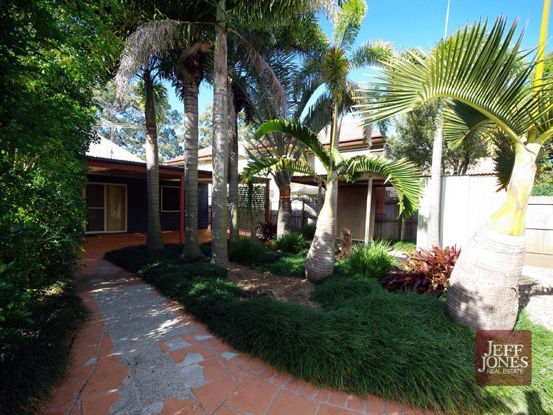 689 Esplanade, Lota QLD 4179