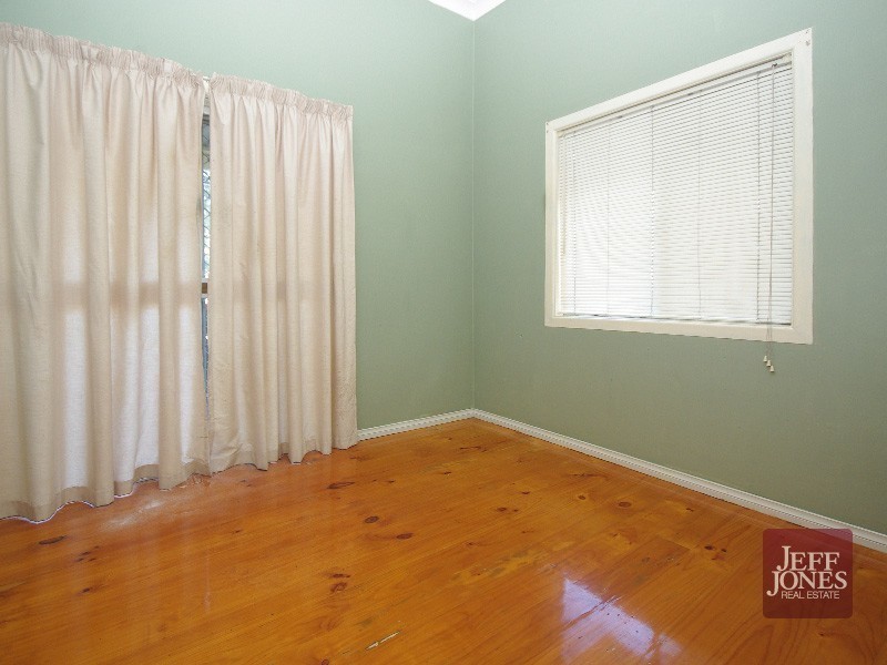 689 Esplanade, Lota QLD 4179