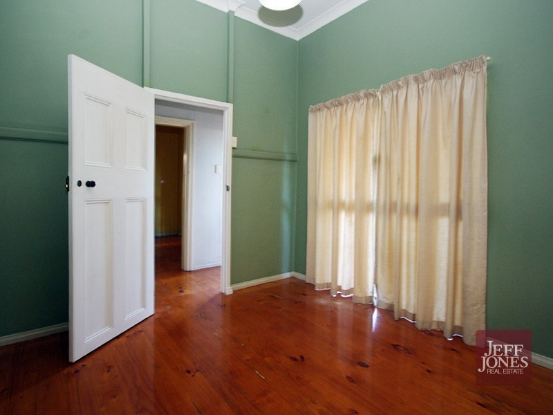 689 Esplanade, Lota QLD 4179
