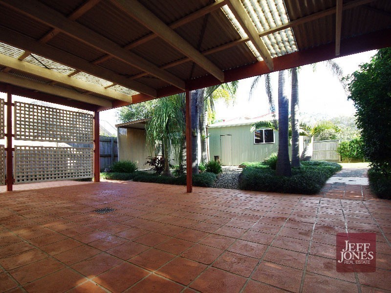689 Esplanade, Lota QLD 4179