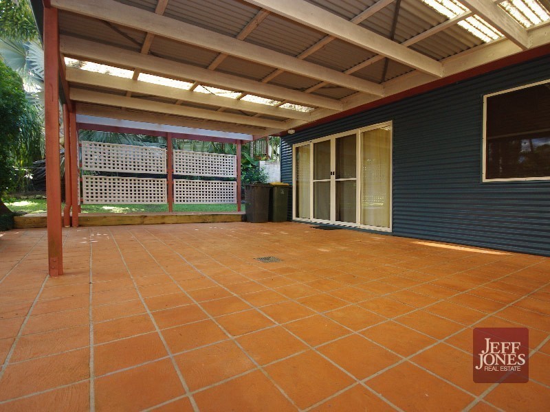 689 Esplanade, Lota QLD 4179