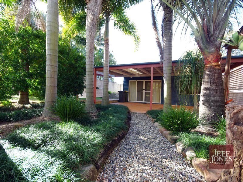 689 Esplanade, Lota QLD 4179