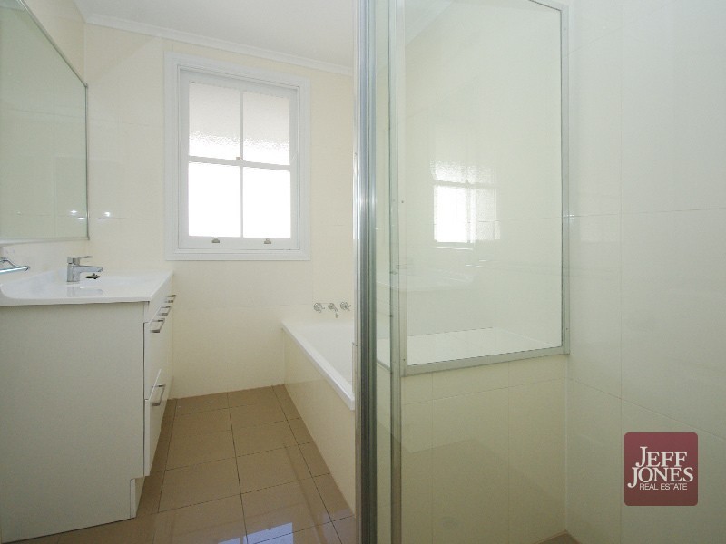 21 Harrogate Street, Woolloongabba QLD 4102