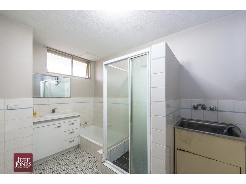 1/339 Cavendish Road, Coorparoo QLD 4151