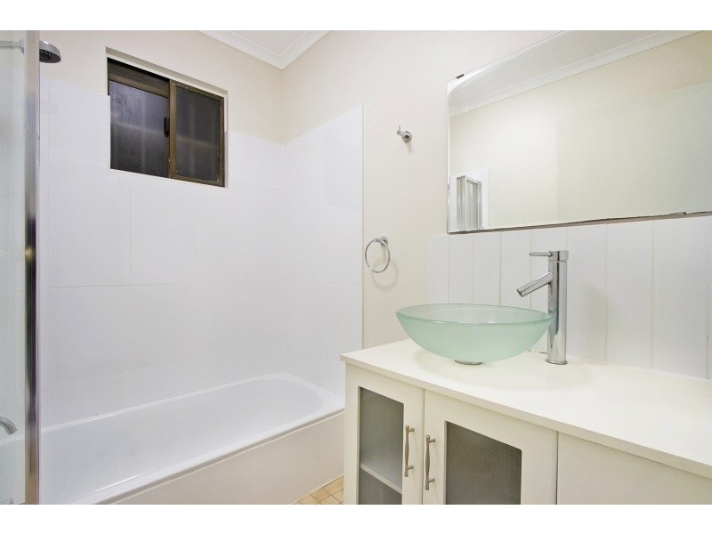 2/84 Victoria Terrace, Greenslopes QLD 4120