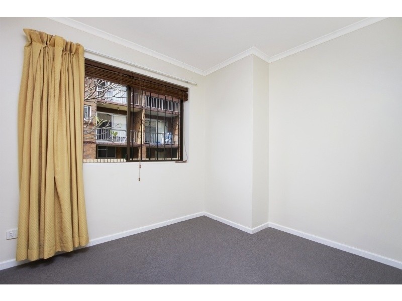 2/84 Victoria Terrace, Greenslopes QLD 4120