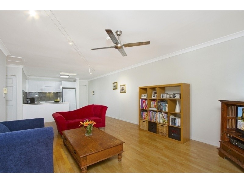 1/237 Cavendish Road, Coorparoo QLD 4151