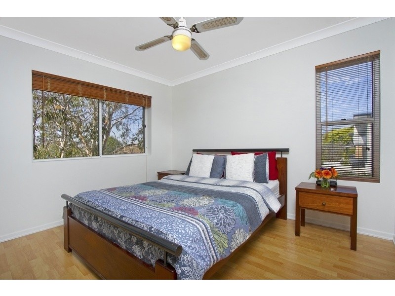 1/237 Cavendish Road, Coorparoo QLD 4151