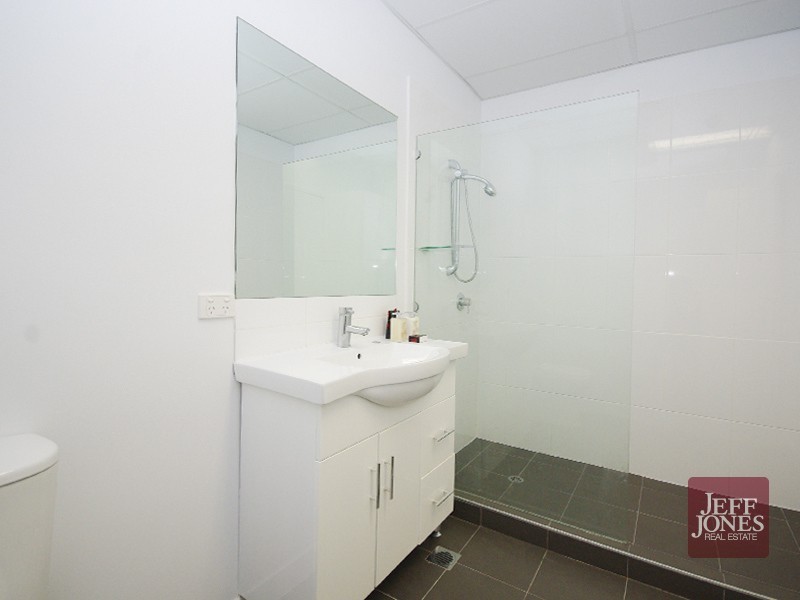 2/12 Old Cleveland Road, Greenslopes QLD 4120