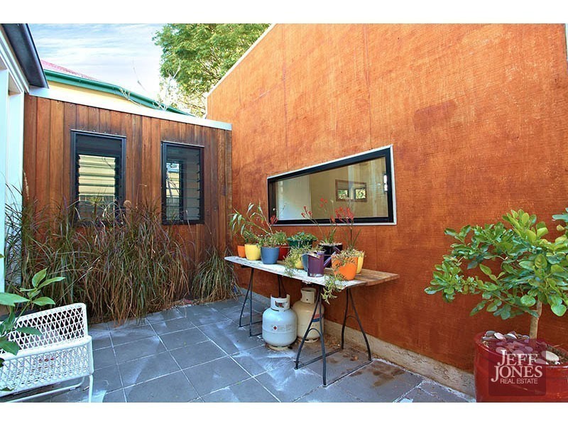31 Baron Street, Greenslopes QLD 4120
