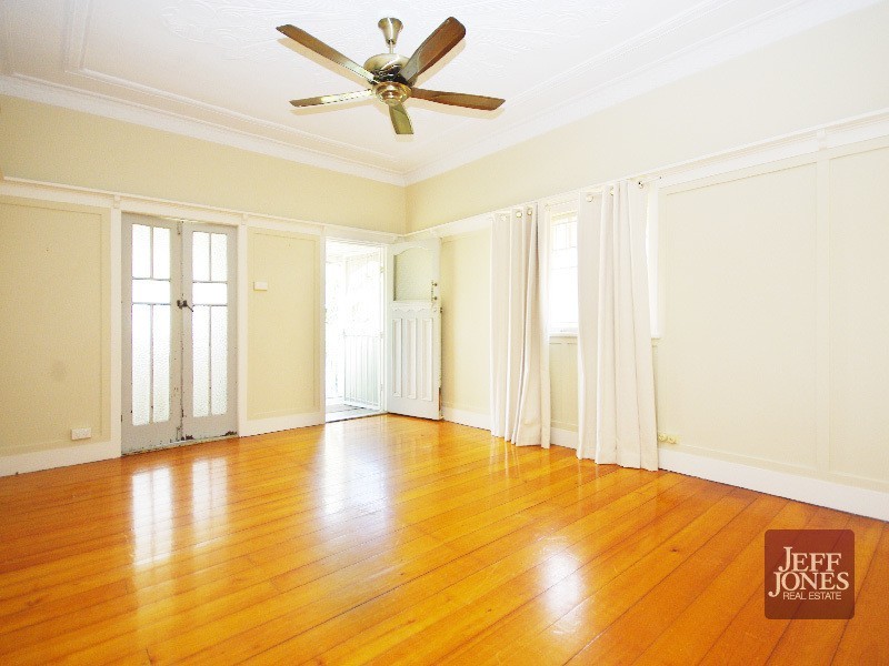 25 Thomas Street, Greenslopes QLD 4120