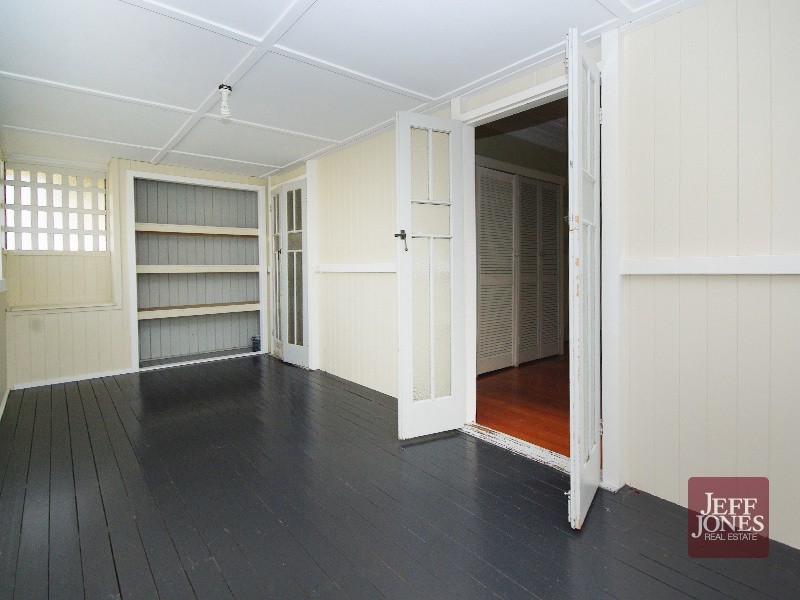 25 Thomas Street, Greenslopes QLD 4120