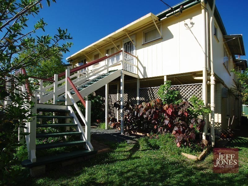 2/20 Macaulay Street, Coorparoo QLD 4151