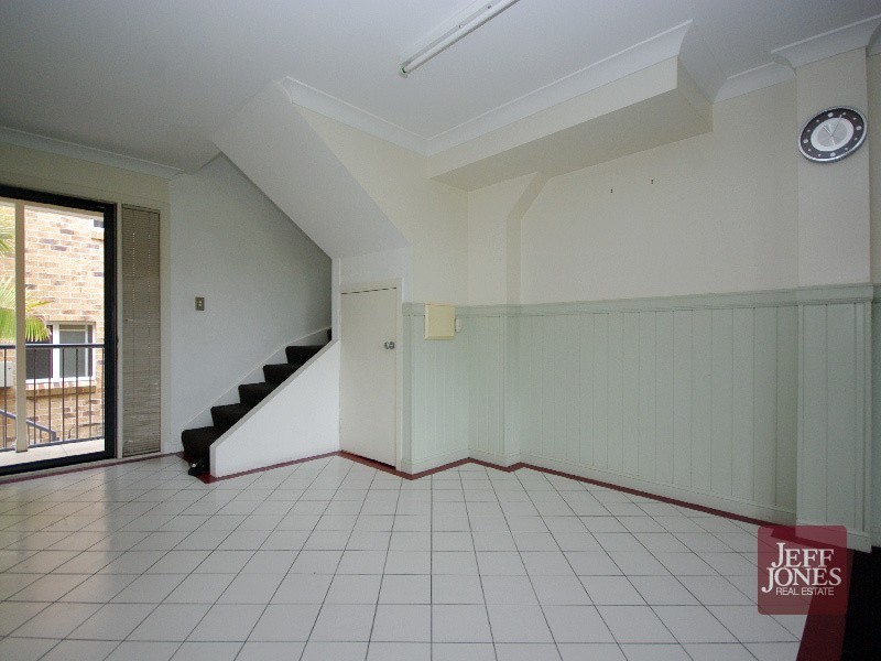 1/72 Miles Street, Hawthorne QLD 4171