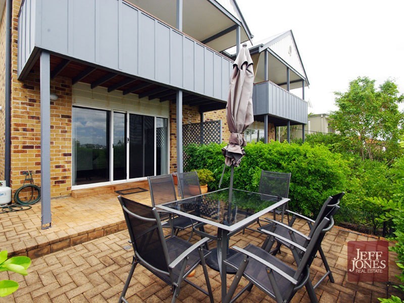 1/72 Miles Street, Hawthorne QLD 4171