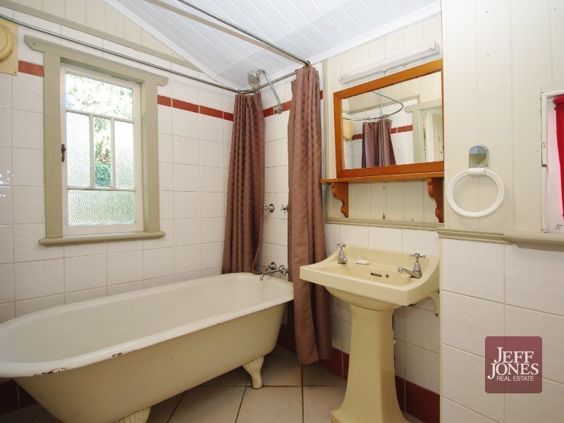 14 Leicester Street, Coorparoo QLD 4151