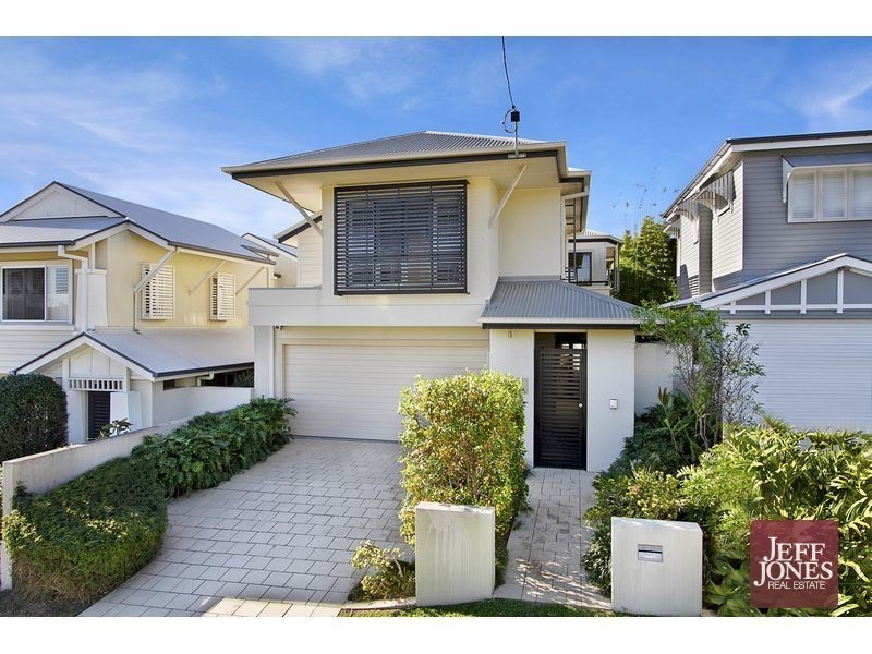 10 Waverley Road, Camp Hill QLD 4152