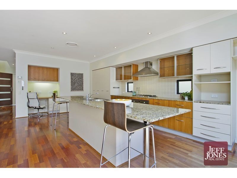 10 Waverley Road, Camp Hill QLD 4152