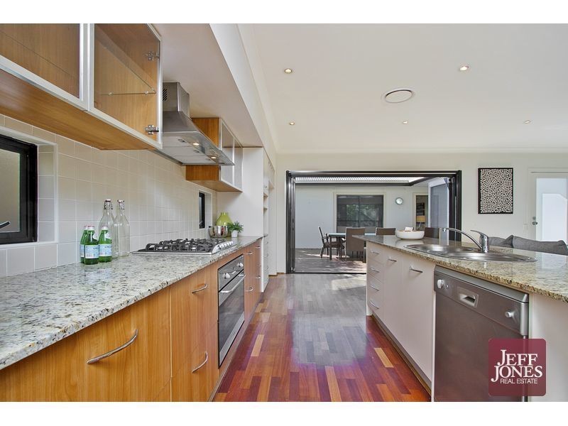 10 Waverley Road, Camp Hill QLD 4152