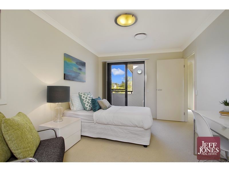 10 Waverley Road, Camp Hill QLD 4152