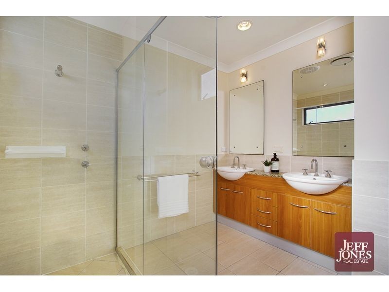 10 Waverley Road, Camp Hill QLD 4152