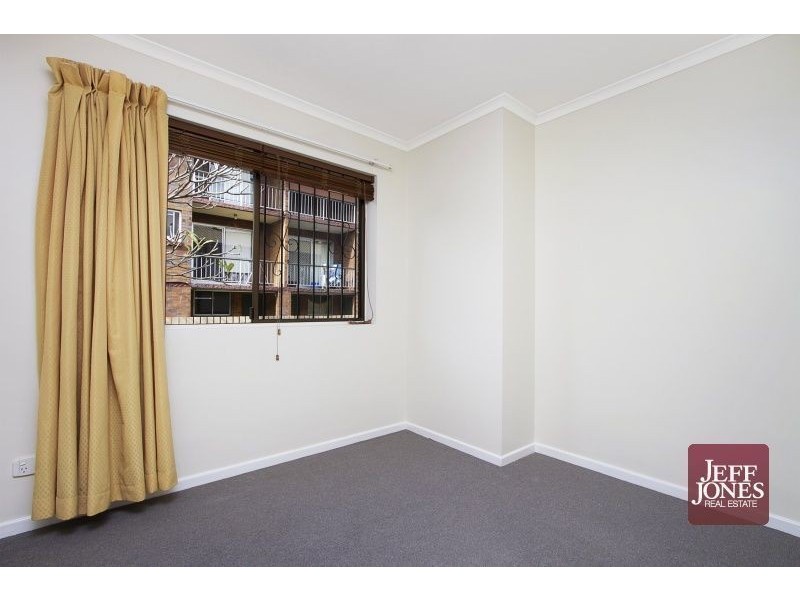 2/84 Victoria Terrace, Greenslopes QLD 4120