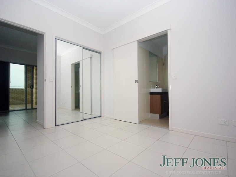 2/189 Cavendish Road, Coorparoo QLD 4151