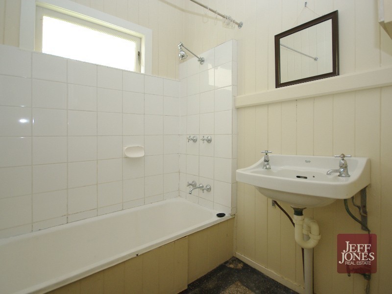 73 Henry Street, Greenslopes QLD 4120