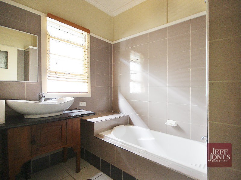 67 Stanley Road, Camp Hill QLD 4152