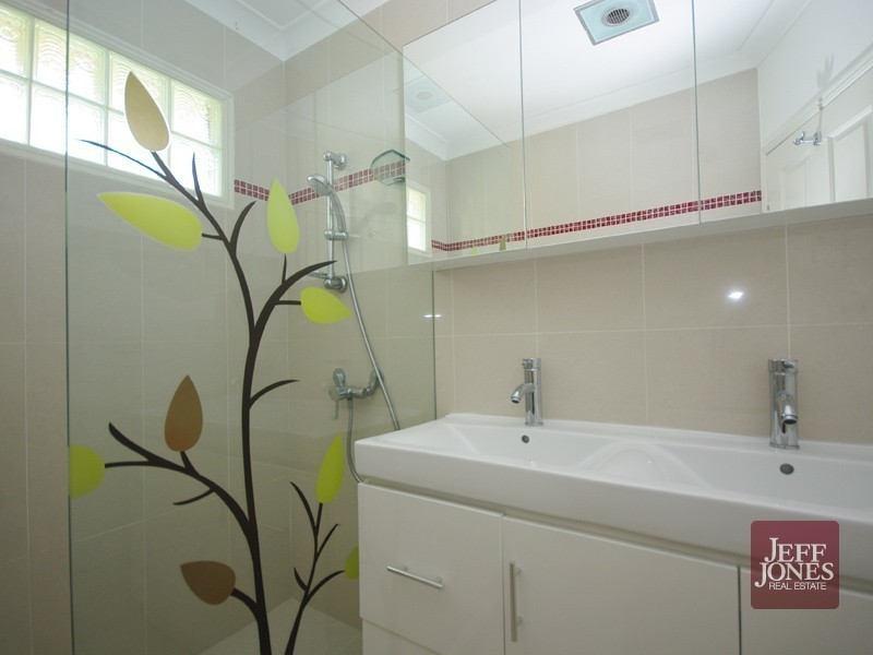 86 Nicholson Street, Greenslopes QLD 4120