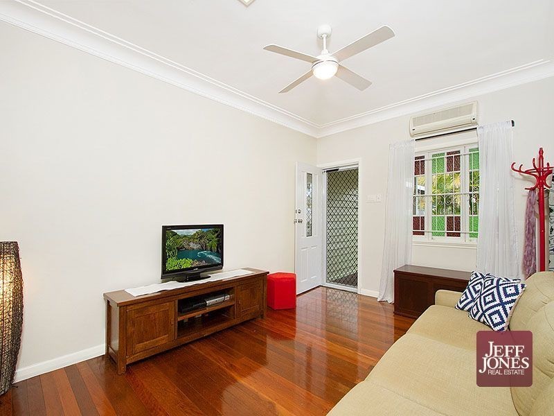 23 Peach Street, Greenslopes QLD 4120