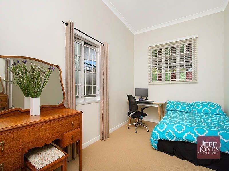 23 Peach Street, Greenslopes QLD 4120