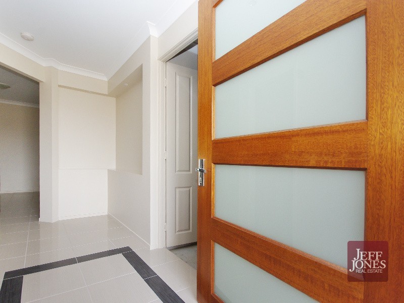 15 Harding Close, Manly West QLD 4179