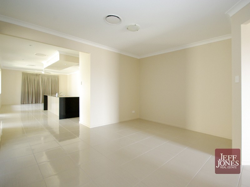 15 Harding Close, Manly West QLD 4179