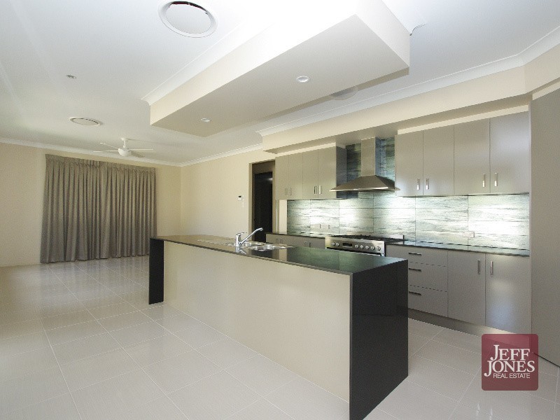 15 Harding Close, Manly West QLD 4179