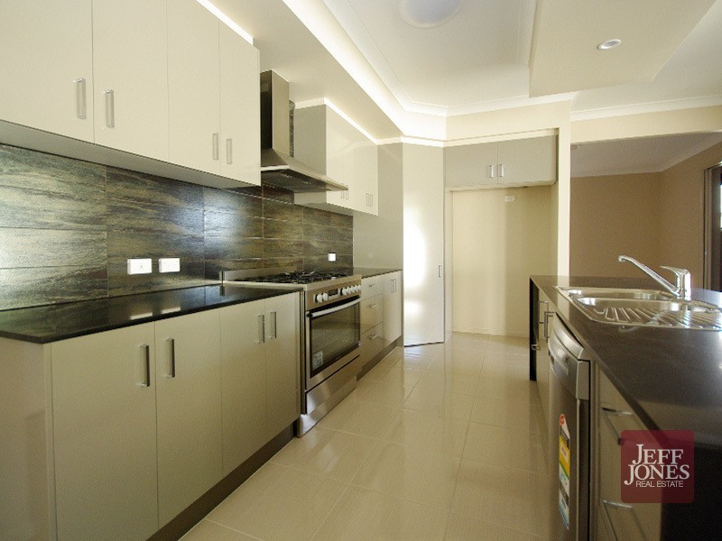 15 Harding Close, Manly West QLD 4179