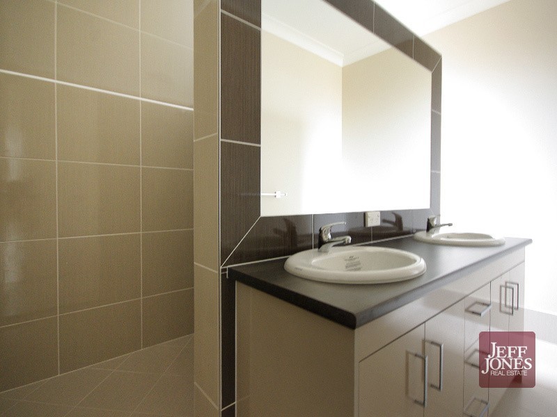 15 Harding Close, Manly West QLD 4179