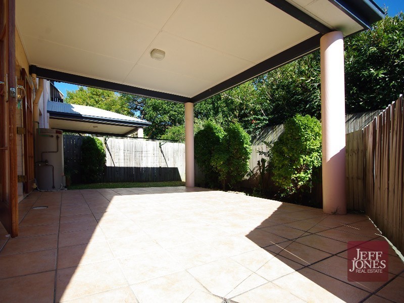 33 Newdegate Street, Greenslopes QLD 4120