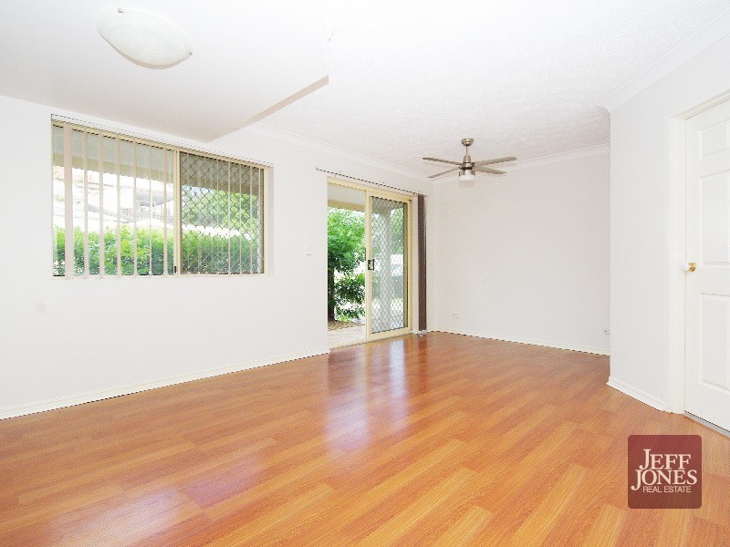 2/163 Juliette Street, Greenslopes QLD 4120