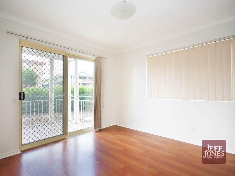 2/163 Juliette Street, Greenslopes QLD 4120