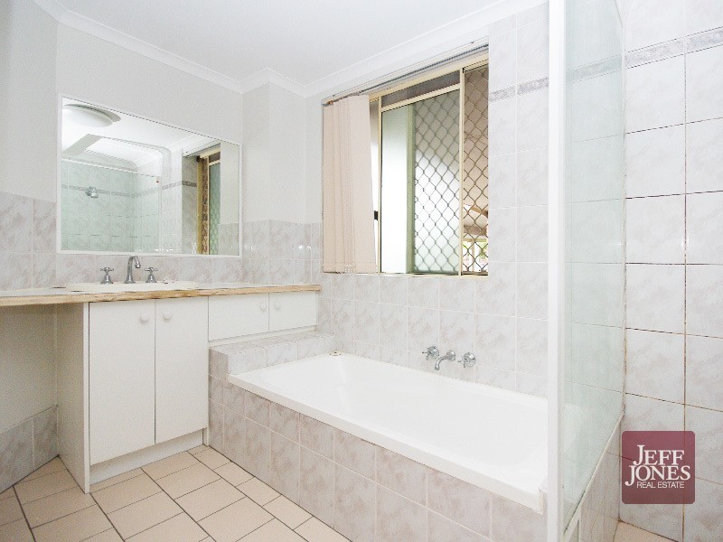 2/163 Juliette Street, Greenslopes QLD 4120