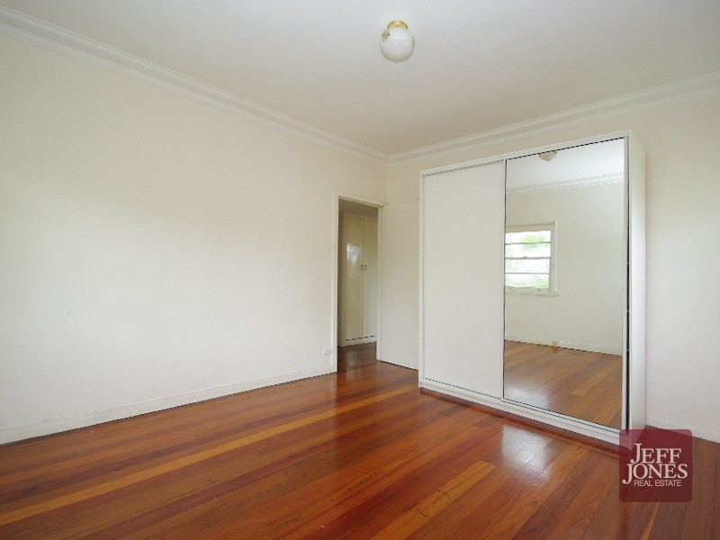 905 Old Cleveland Road, Carina QLD 4152