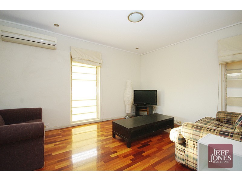 10/2 Carl Street, Woolloongabba QLD 4102