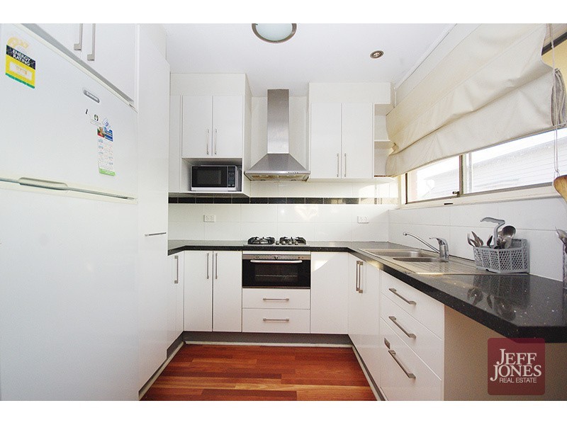 10/2 Carl Street, Woolloongabba QLD 4102