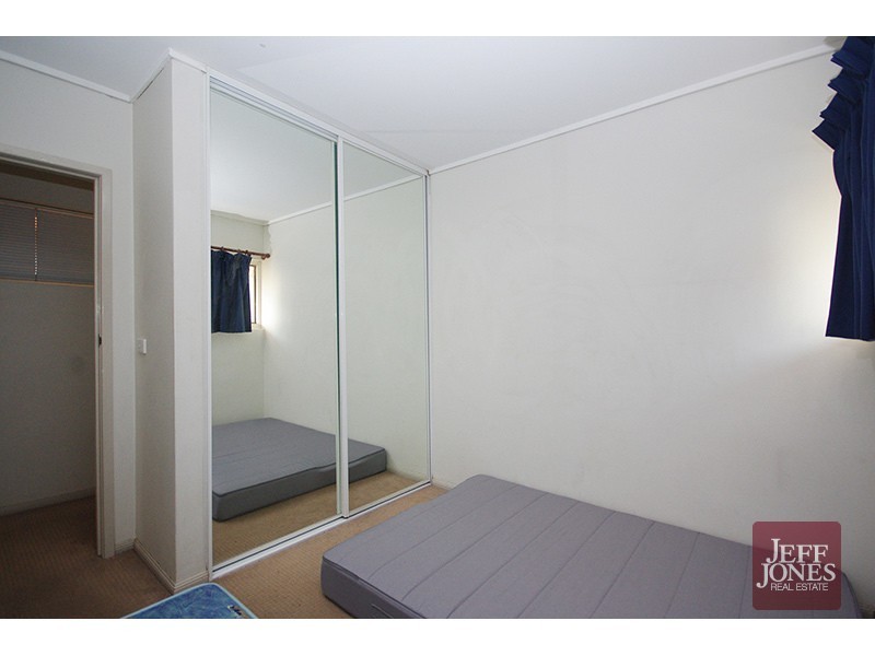 10/2 Carl Street, Woolloongabba QLD 4102